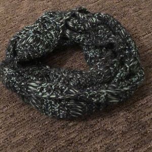 Navy and light blue chunky knit scarf